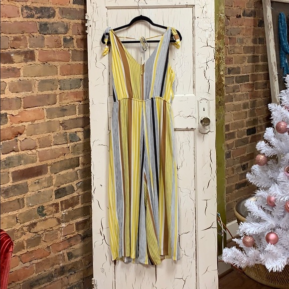 Hem & Thread jumpsuit - Picture 4 of 5